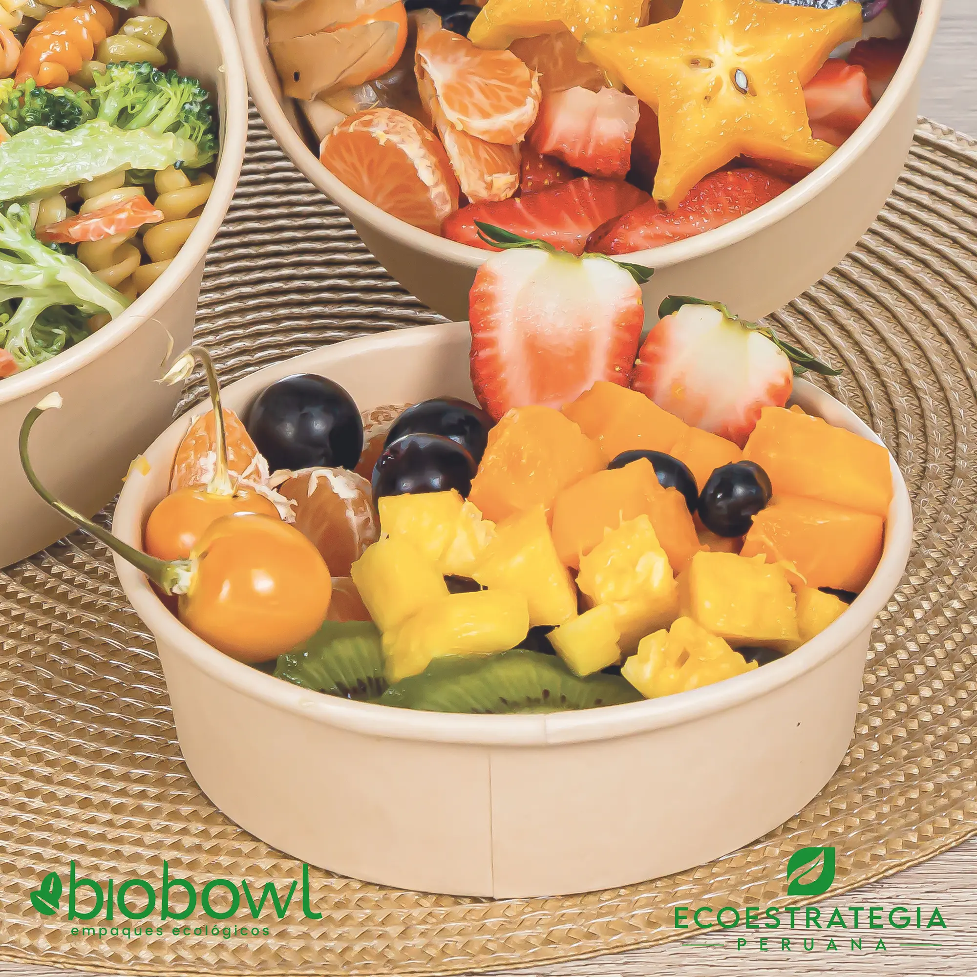 Bowl salad ecológico con tapa PET reciclable, elaborado con bambú natural para delivery eficiente.