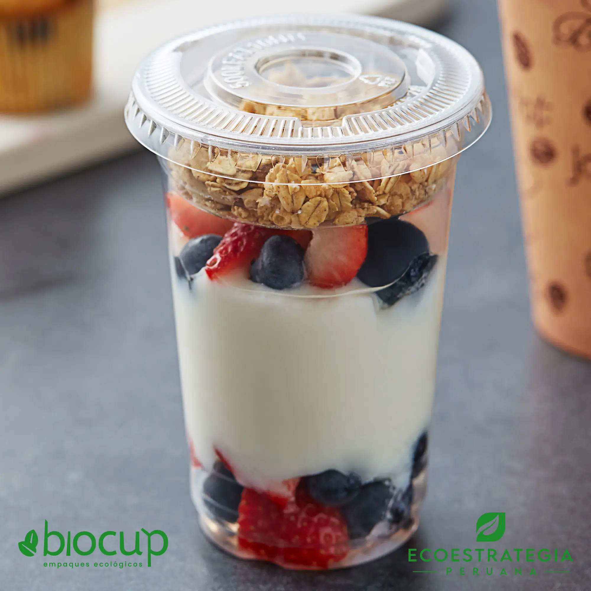 Vaso PET 8oz con tapa plana, opción reciclable para eventos y delivery de bebidas