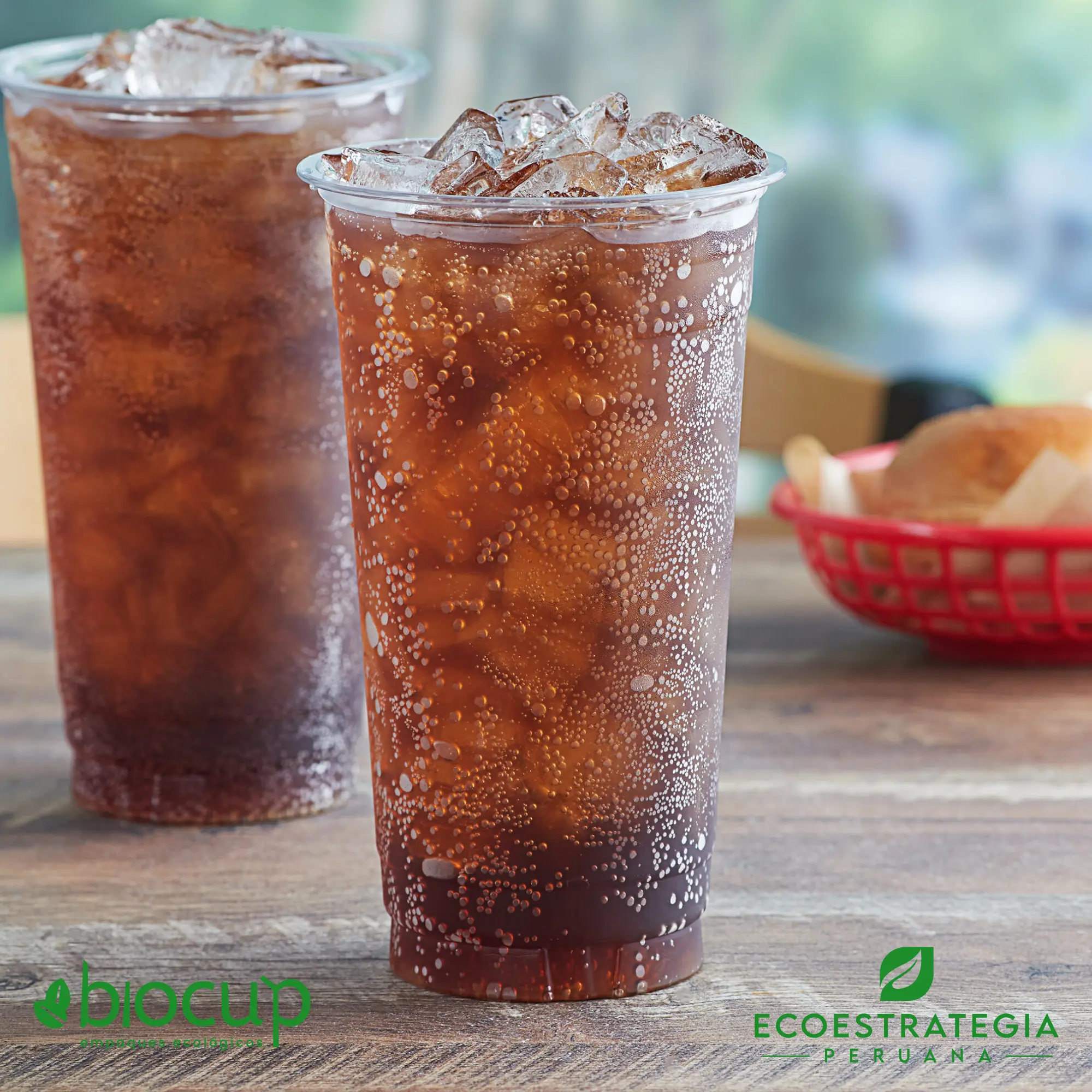 Vaso PET 20oz con tapa domo resistente, perfecto para delivery de bebidas frías